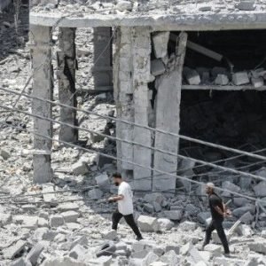Damaged market scene in southern Lebanon with residents returning amid ongoing Israel-Hezbollah clashes and heightened regional tensions reported under US-Iran deal strain.
