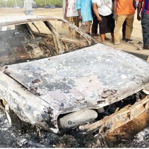 Jungle justice: Abuja mob kill two suspected one-chance operators