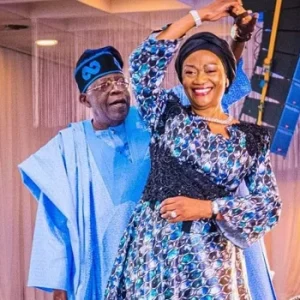 President Bola Tinubu speaking at the Presidential Press Corps Dinner in Abuja while jokingly referring to First Lady Oluremi Tinubu as ‘Iya Alakara’.